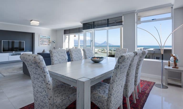 Comment choisir la meilleure table de salle à manger pour votre espace ?
