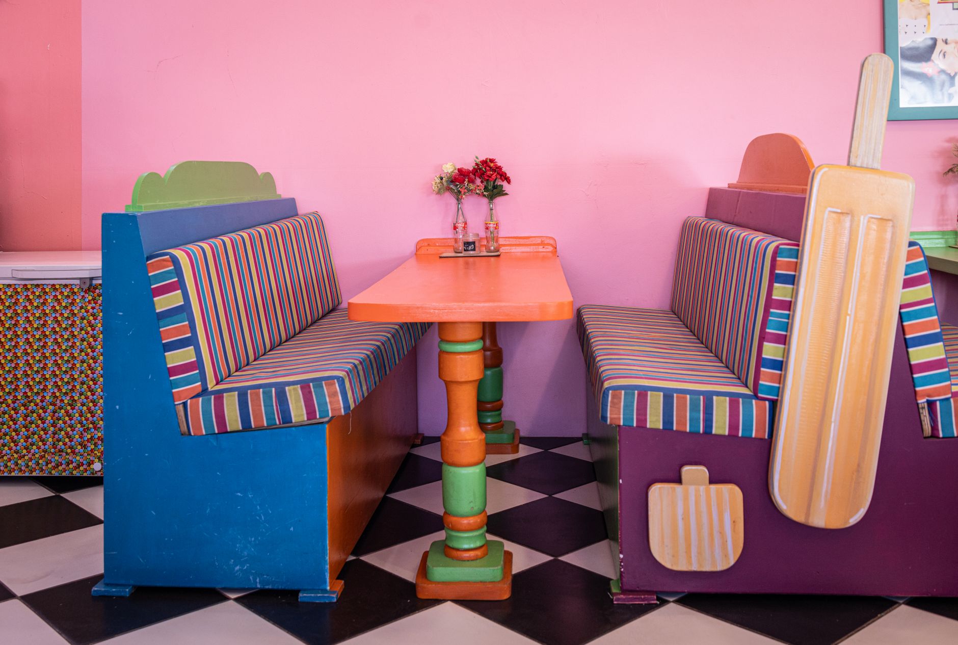 Comment recréer l&rsquo;ambiance rétro des années 50 dans votre décoration ?